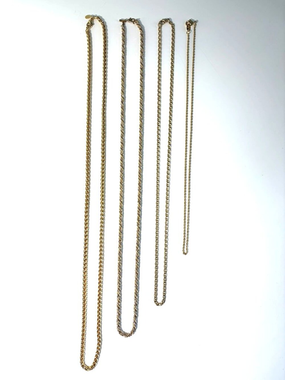 Vintage Lot of 4 Gold Tone Necklaces - Picture 4 of 7